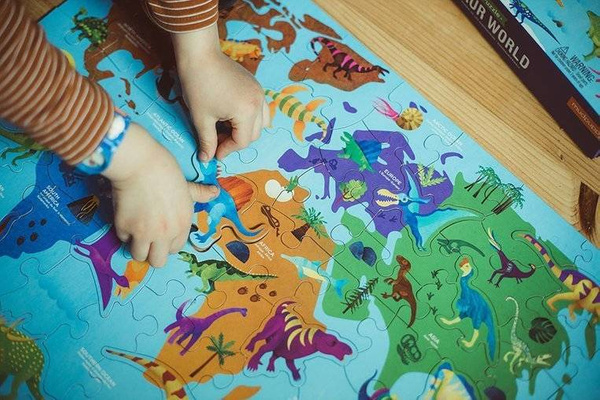 Puzzle Świat dinozaurów z elementami w kształcie dinozaurów 80 elementów 5+, Mudpuppy