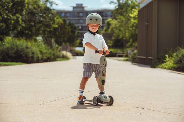 Zestaw: Scoot and Ride HK1 2w1 jeździk i hulajnoga dla dzieci 1-5 lat, kolor: Olive + kask rozm. XXS-S i ochraniacze XXS