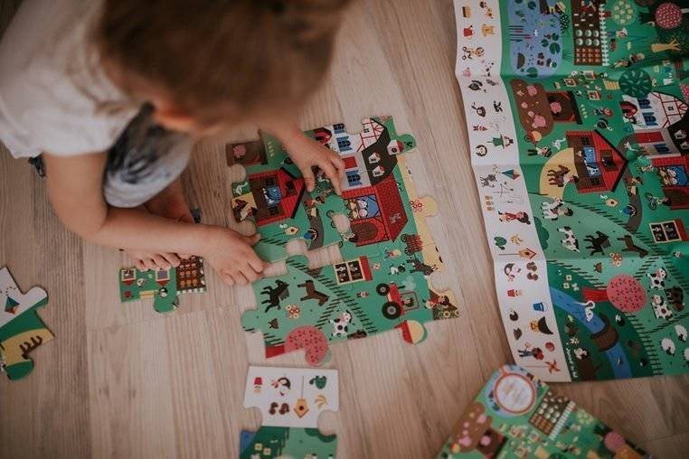 Puzzle Farma Janod walizka 24 elementy