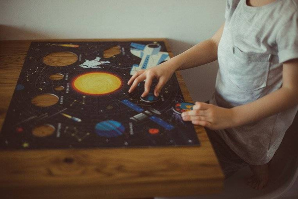 Puzzle Układ Słoneczny z elementami w kształcie planet 5+, Mudpuppy