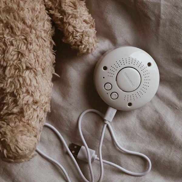 Moonie, Szumiący miś organic z lampką LED, kolor: Sand