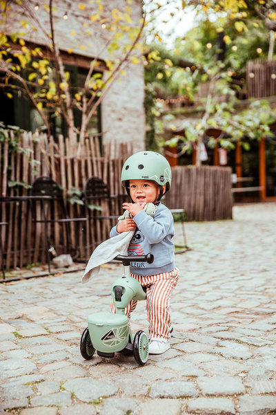 Zestaw: Scoot and Ride HK1 Lifestyle 2w1 jeździk i hulajnoga dla dzieci 1-5 lat, kolor: Green Lines + ochraniacze XXS, kolor: Ash