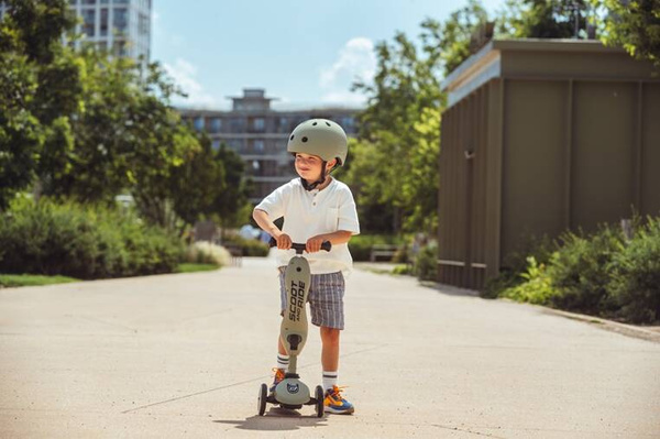 Zestaw: Scoot and Ride HK1 2w1 jeździk i hulajnoga dla dzieci 1-5 lat, kolor: Olive + kask rozm. XXS-S i ochraniacze XXS